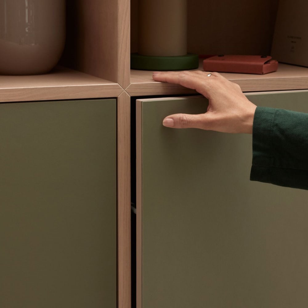 Küchenschrank, grüne Paneel, Holzrahmen, Hand berührt, Schranktür