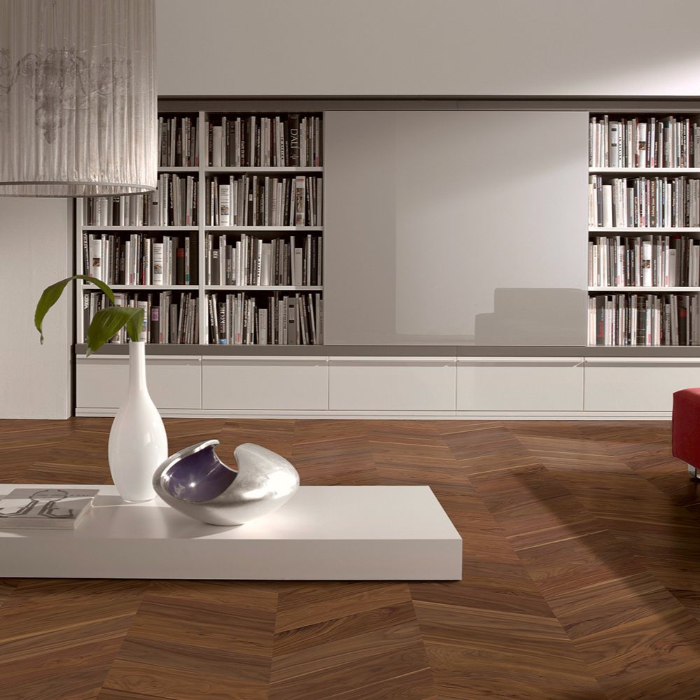 Fischgrätparkett Chevron 60 amerikanischer Nussbaum Natur